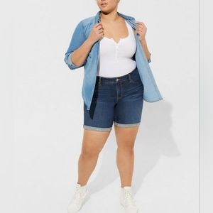 Torrid Pink Label Vintage Stretch Mid Rise 7" Denim Jean Shorts - Size 18 - EUC